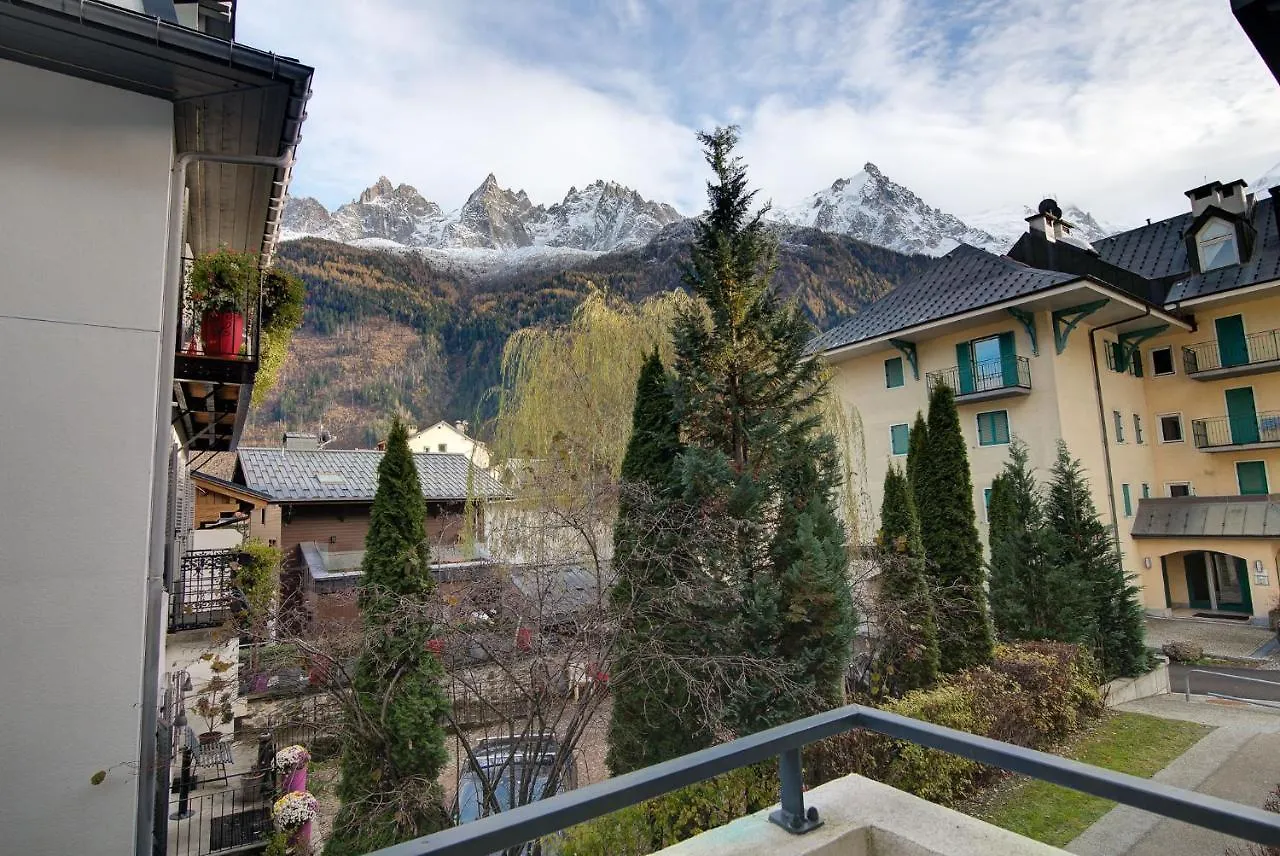 Apartment Le Paradis 1 - Alpes Travel - Central Chamonix Mont Blanc